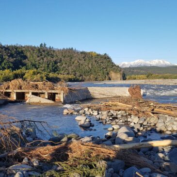 Regantes del Río Ñuble exponen crítica situación de los agricultores a parlamentarios de la región