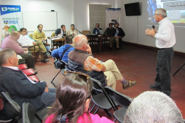 Exitoso encuentro entre regantes del Río Ñuble, Seremi MOP y Coordinador de CNR
