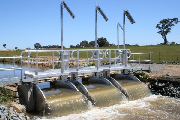 Compuertas autogestionables prometen revolucionar los sistemas de distribución de aguas en Ñuble