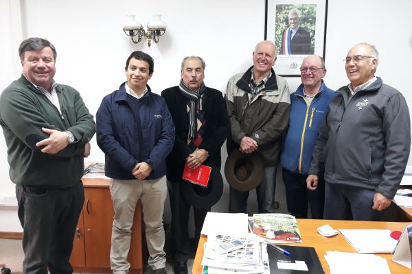 Agricultores exponen a seremi del rubro preocupante realidad que se avecina durante temporada de riego