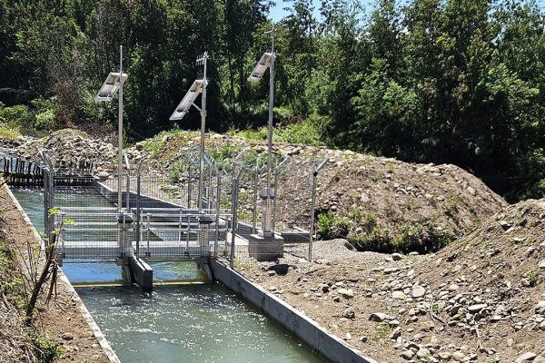 Tres canales del Río Ñuble instalan modernas compuertas automáticas